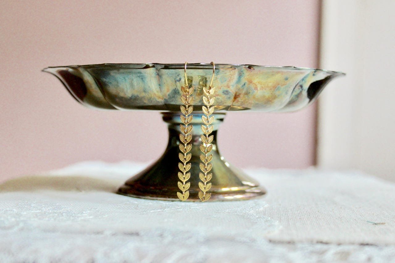 Pendientes colgantes de cadena con diseño de chevron de hojas de latón crudo, estilo bohemio, ligeros, regalo para mamás de plantas, pendientes de enredadera.