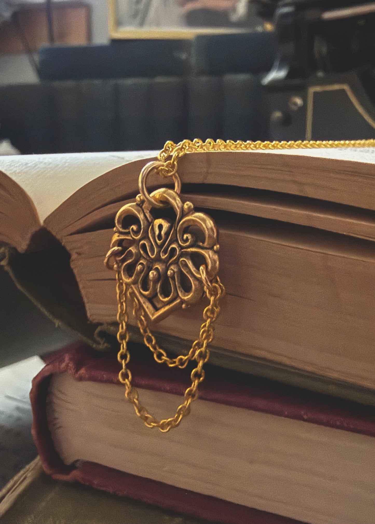 Ornate filigree and double chain necklace