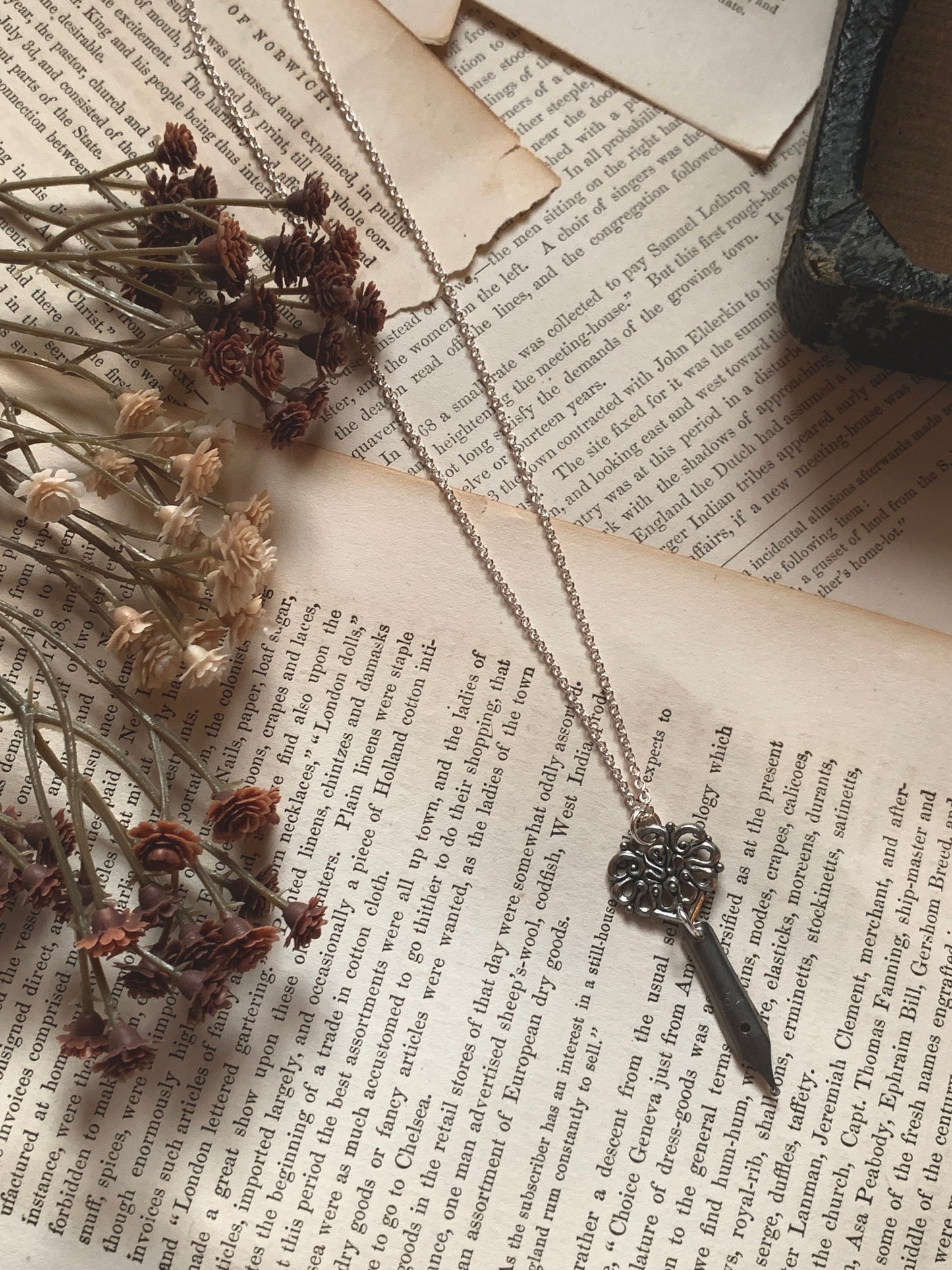 Stainless steel vintage fountain pen necklace, pen nib necklace, fountain pen jewelry, pen nib jewelry, fountain pen jewelry, unique gift