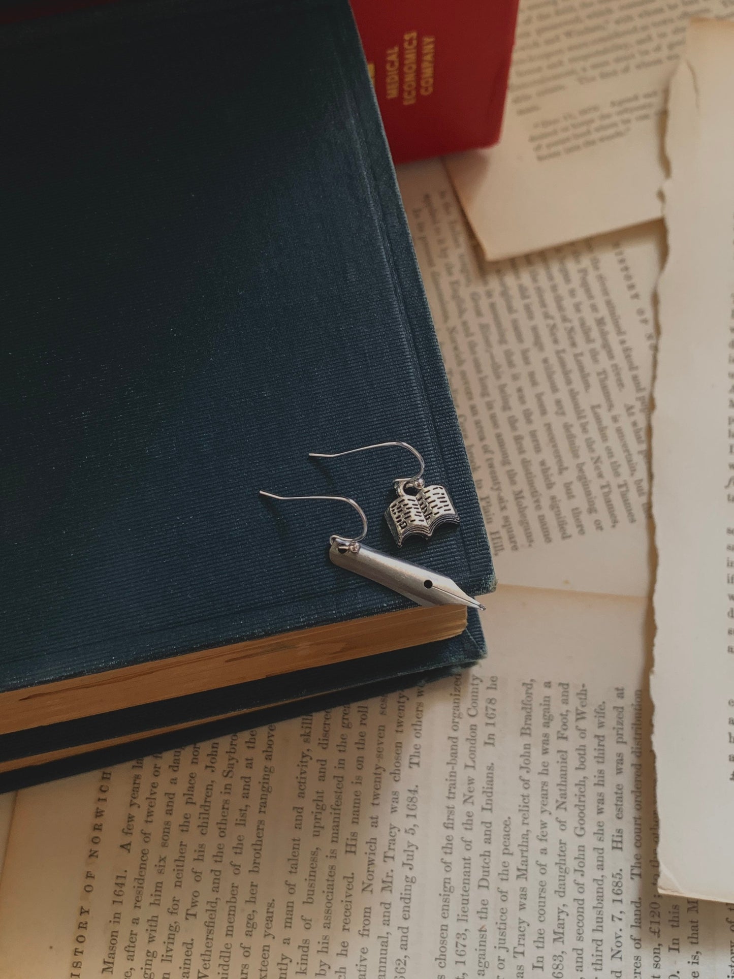 Vintage fountain pen & book charm earrings, fountain pen nibs, pen nib earrings, pen nib jewelry, vintage pen nibs, dark academia, book gift
