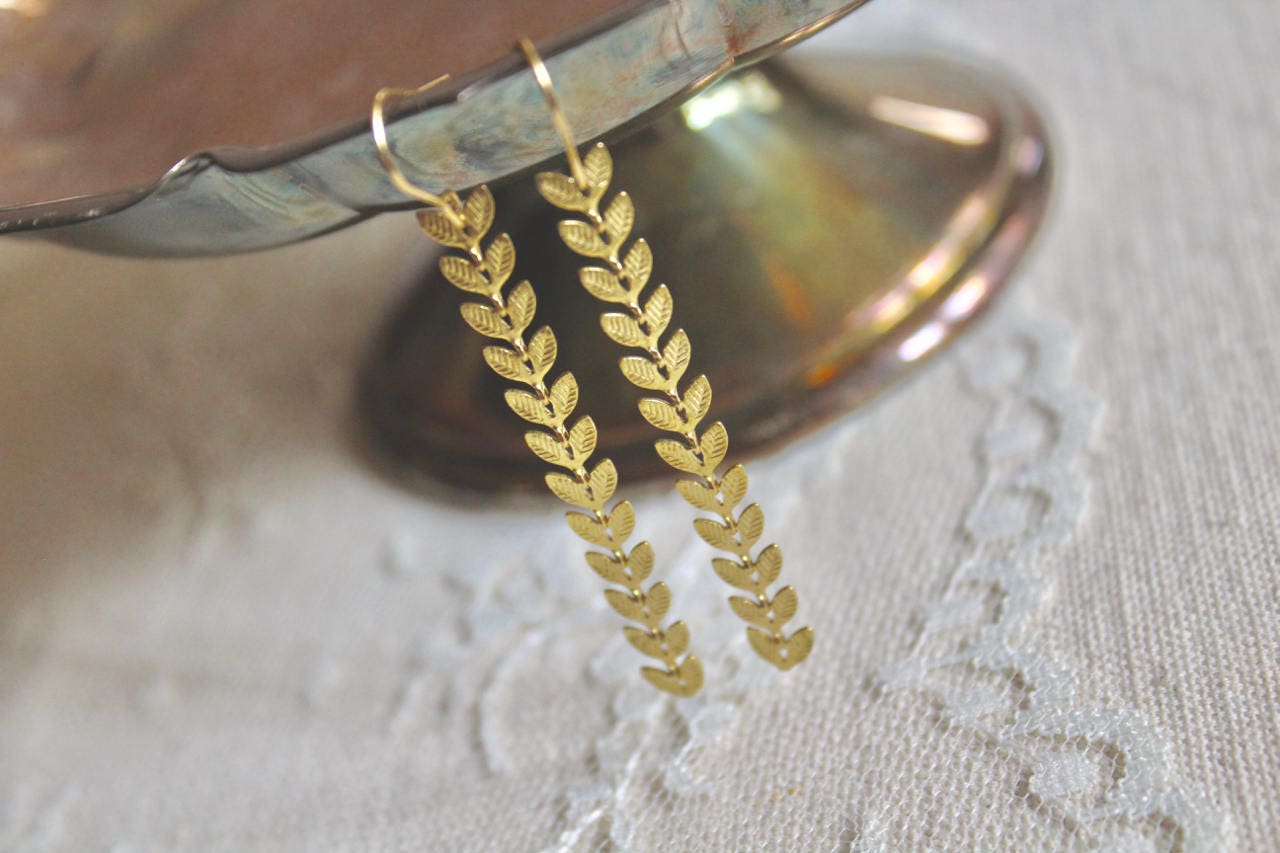 Pendientes colgantes de cadena con diseño de chevron de hojas de latón crudo, estilo bohemio, ligeros, regalo para mamás de plantas, pendientes de enredadera.