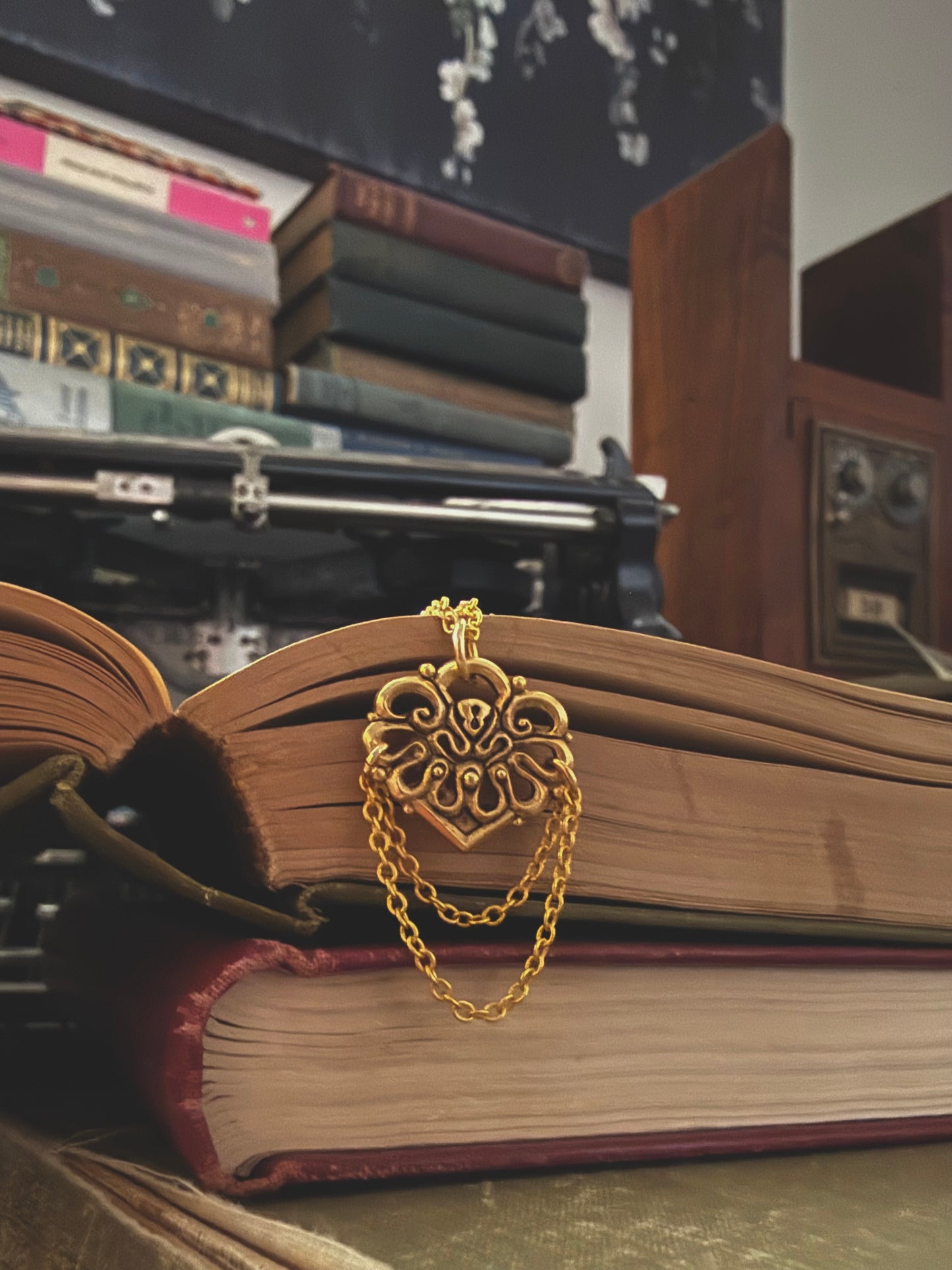 Ornate filigree and double chain necklace