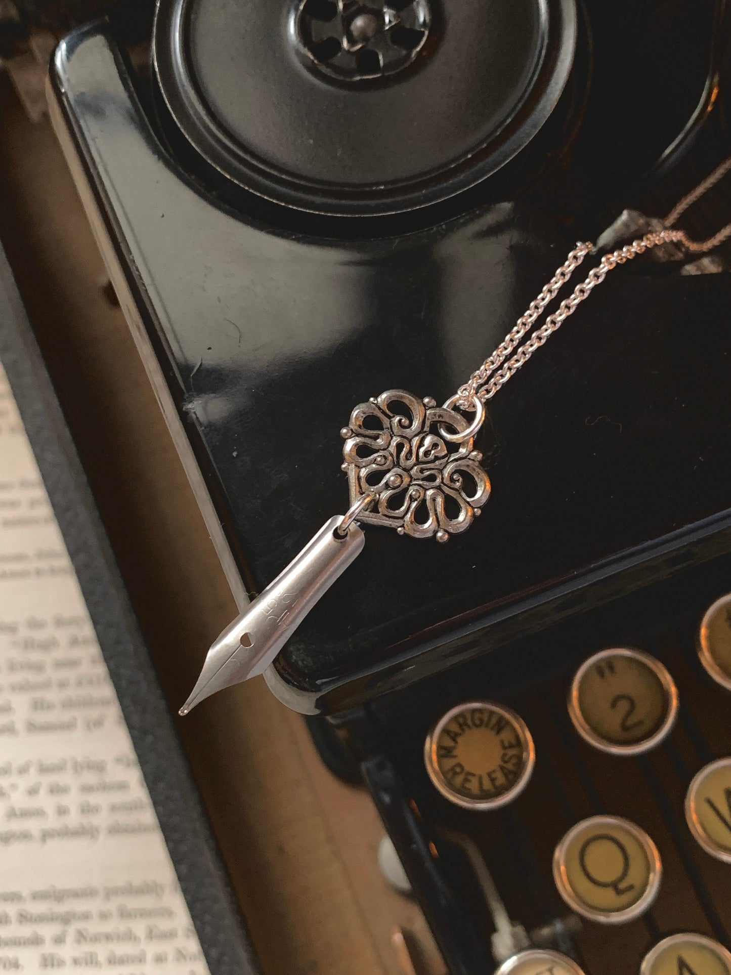 Stainless steel vintage fountain pen necklace, pen nib necklace, fountain pen jewelry, pen nib jewelry, fountain pen jewelry, unique gift