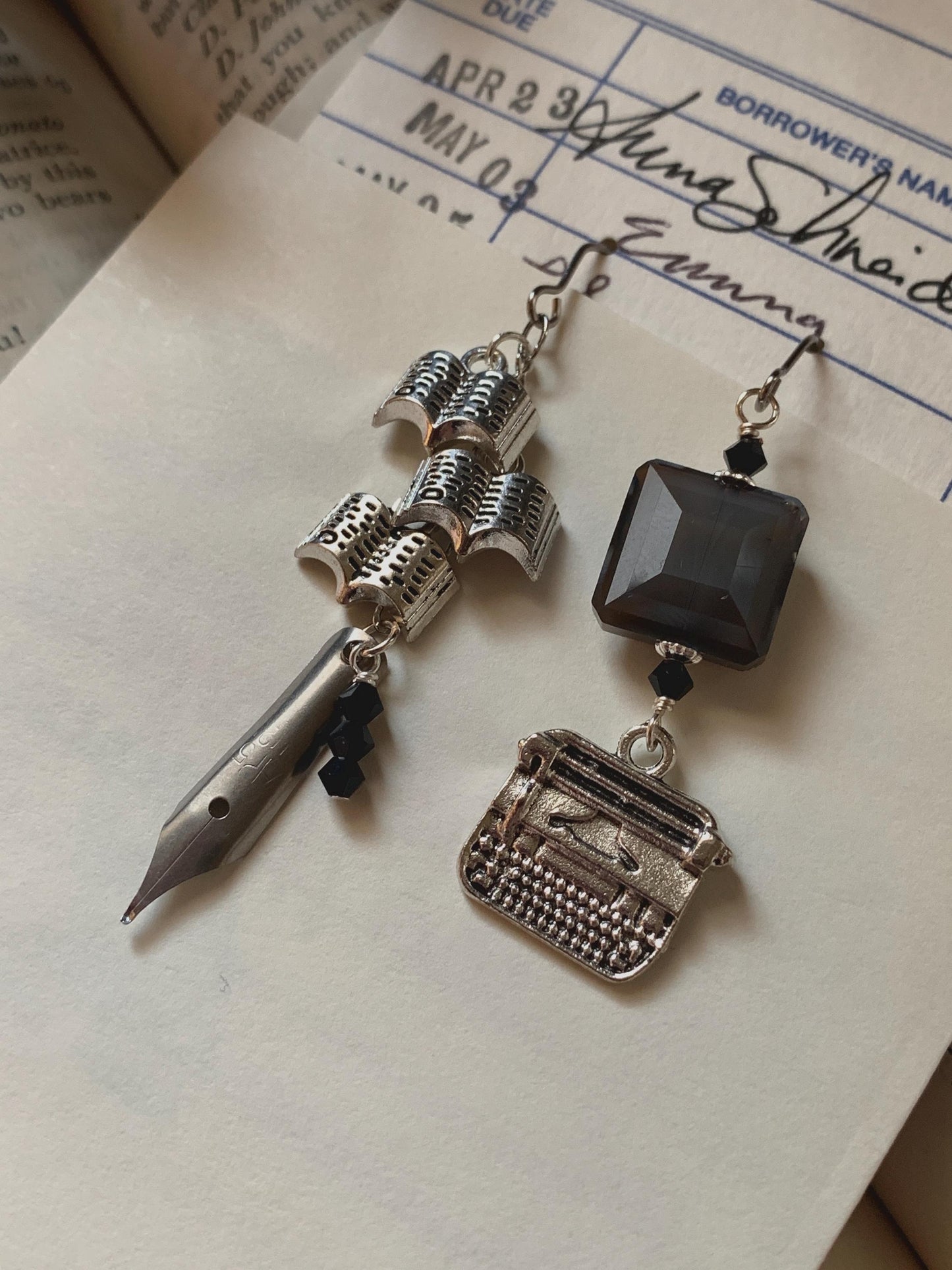Vintage fountain pen & book charm earrings, fountain pen nibs, pen nib earrings, pen nib jewelry, vintage pen nibs, dark academia, book gift