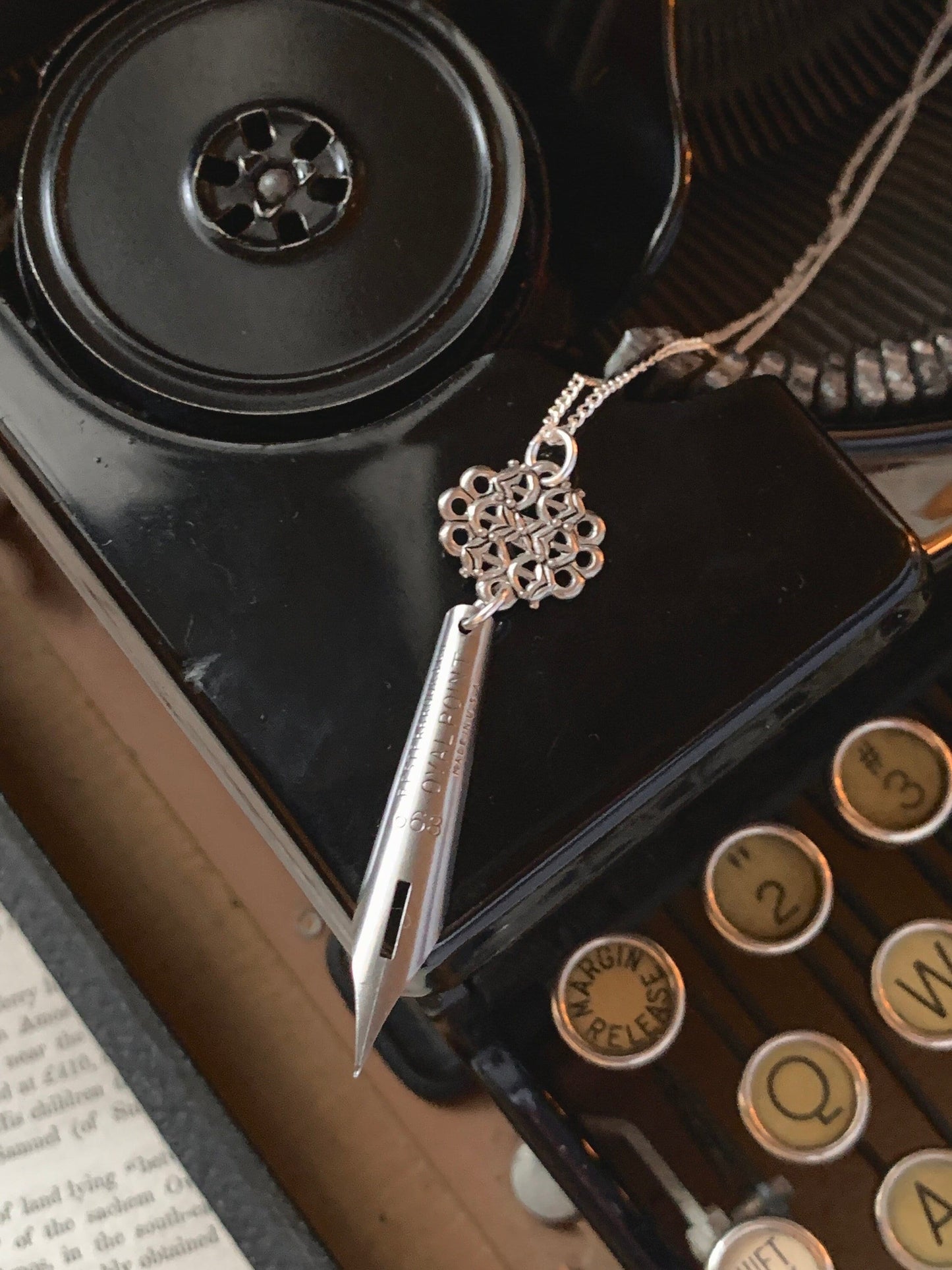 Stainless steel vintage fountain pen necklace, pen nib necklace, fountain pen jewelry, pen nib jewelry, fountain pen jewelry, unique gift