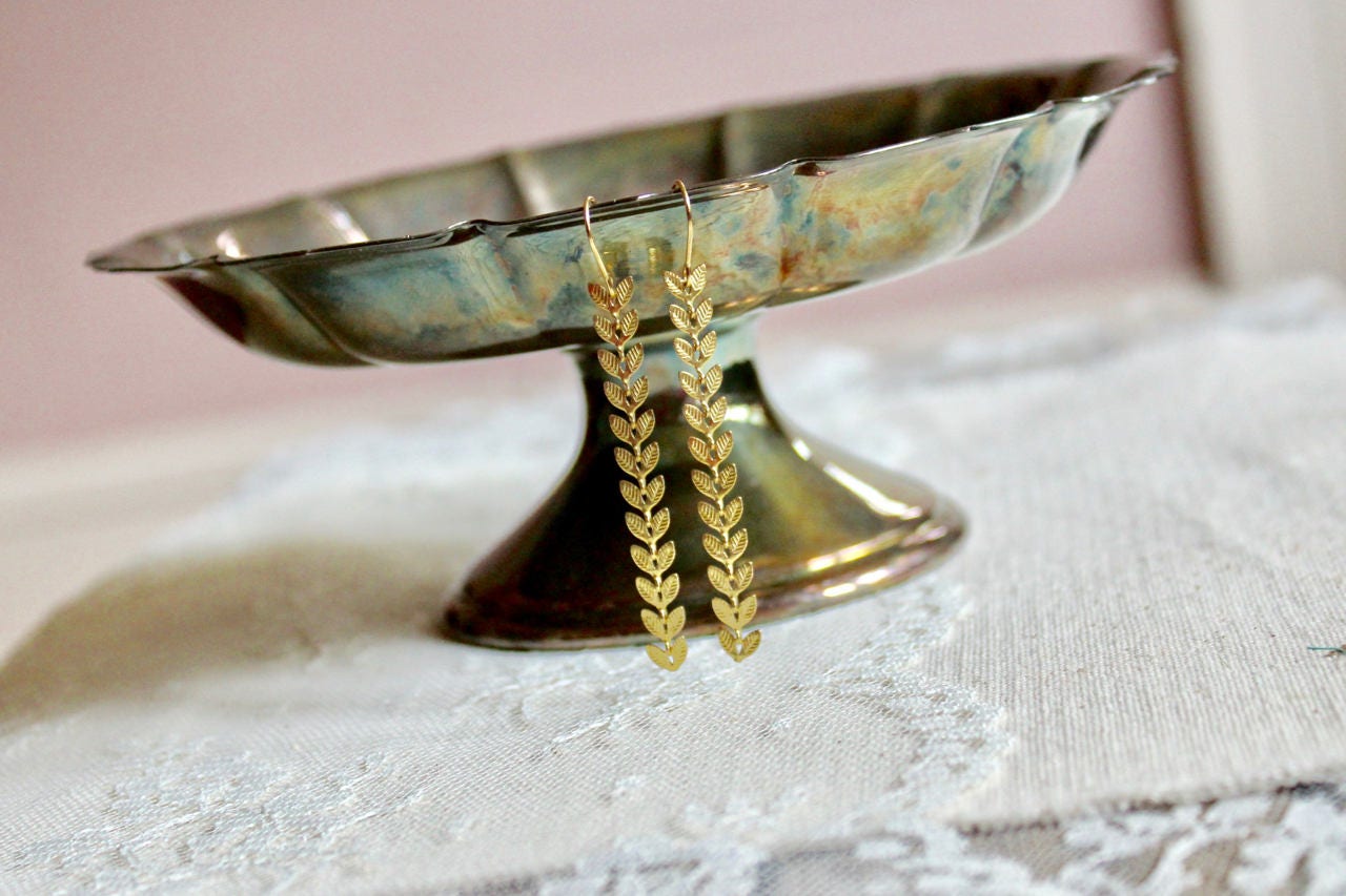 Pendientes colgantes de cadena con diseño de chevron de hojas de latón crudo, estilo bohemio, ligeros, regalo para mamás de plantas, pendientes de enredadera.